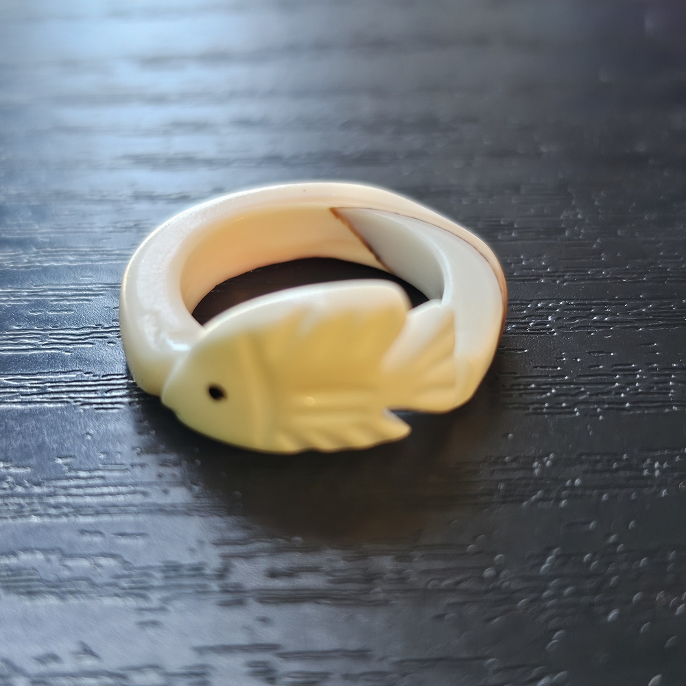 Carved Shell Ring Depicting Fish Size 4 - Picture 2 of 10
